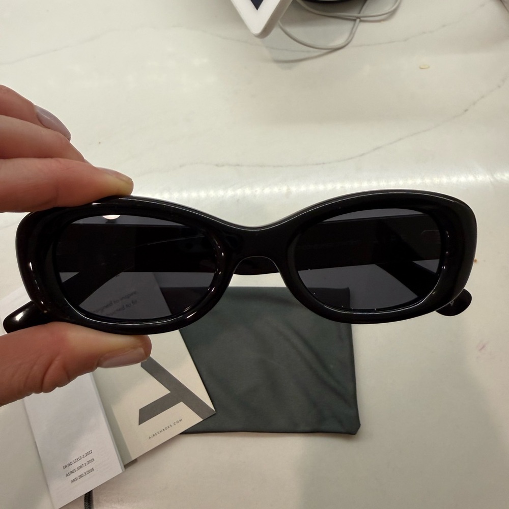 Aire Calisto Black Women's Sunglasses - Picture 3 of 6